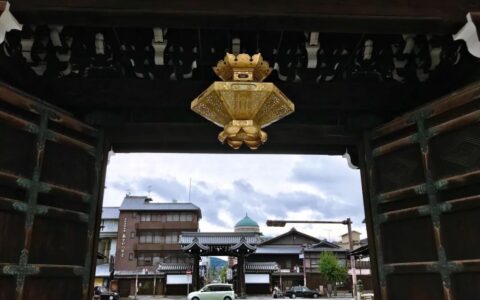 背負著罪業活下去